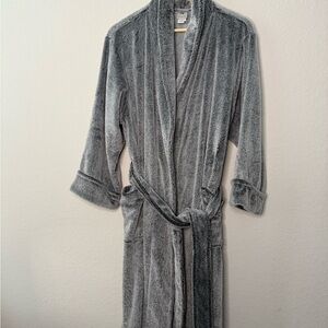 Natori Soft Gray Plush Robe
